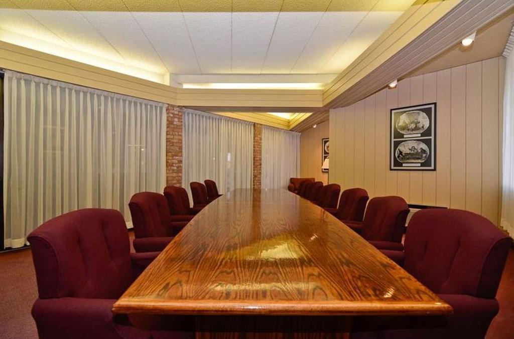 Clock Tower Resort And Conference Center - Rockford Business foto