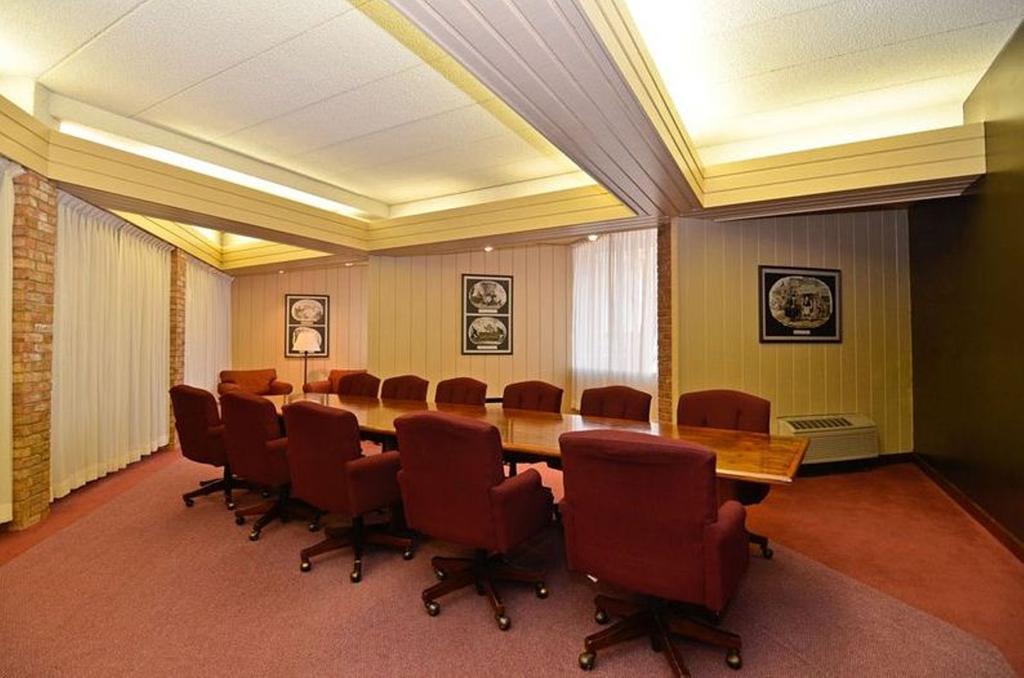 Clock Tower Resort And Conference Center - Rockford Business foto